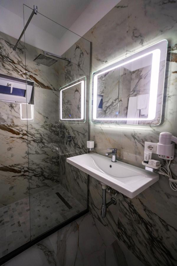 Hotel Capital Inn טיראנה מראה חיצוני תמונה