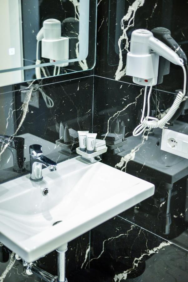 Hotel Capital Inn טיראנה מראה חיצוני תמונה